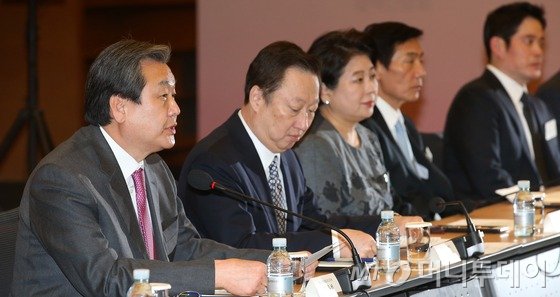16일 오후 서울 남대문로 대한상의 회관 국제회의장에서 열린 새누리당-대한상공회의소 정책간담회에서 새누리당 김무성 대표가 모두발언을 하고 있다. 이날 간담회는 "경제계와 적극 소통하고 기업이 앞장서 경제회복의 불씨를 살릴 수 있도록 당 차원의 지원을 펼치겠다"는 새누리당 측의 요청에 따라 이뤄졌다. 2015.3.16/뉴스1 <저작권자 ⓒ 뉴스1코리아, 무단전재 및 재배포 금지>