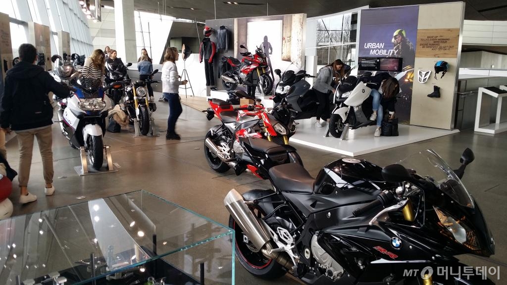 BMW 박물관에 전시 중인 BMW 아트카. /사진=양영권 기자