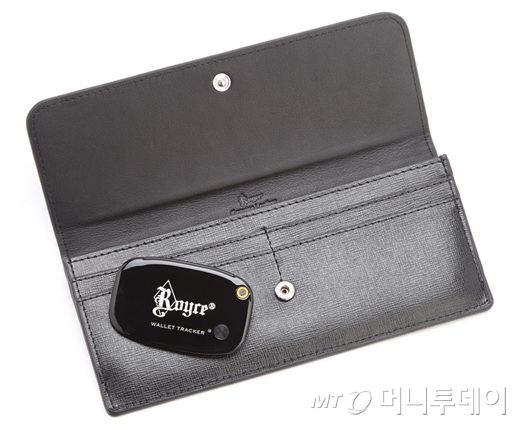 Royce Leather Freedom Wallet http://www1.macys.com 14만 원대