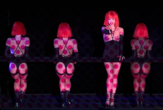 '크레이지 호스' 파리 공연/사진제공=더블유앤펀엔터테인먼트