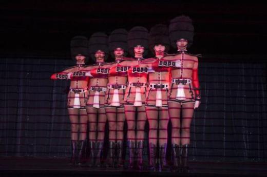 '크레이지 호스' 파리 공연 /사진제공=더블유앤펀엔터테인먼트