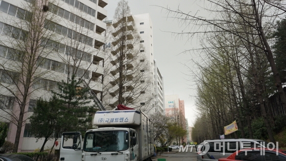 이사가 진행중인 신반포한신5차아파트. /사진=박성대