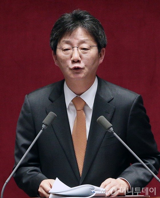 새누리당 유승민 원내대표가 8일 오전 서울 여의도 국회의사당 본회의장에서 자신의 첫 교섭단체 대표연설을 하고 있다./사진=뉴스1
