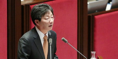 새누리당 유승민 원내대표가 8일 오전 서울 여의도 국회의사당 본회의장에서 자신의 첫 교섭단체 대표연설을 하고 있다./사진=뉴스1제공