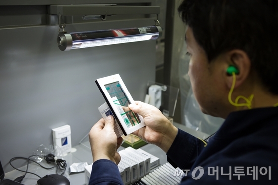 한국필립모리스 양산 공장의 담배 제조공정 모습 / 사진제공=한국필립모리스