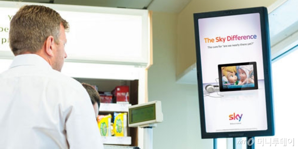 테스코의 얼굴인식기술을 활용한 광고