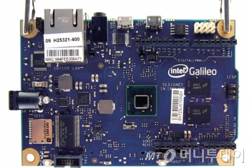 인텔의 쿼크 칩을 탑재한 아두이노 호환 보드 갈릴레오