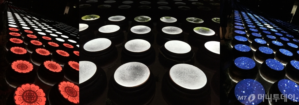 한국관 전시에 소개된 '옹기의 방'. 땅에 묻힌 365개 옹기가 비와 눈을 맞으며 사계절을 견딘 장면이 연출됐다. 조명과 영상의 조화로 탄생한 옹기의 인내가 미래 먹거리로서의 한식을 잉태한다는 메시지가 녹아있다. /밀라노=김고금평 기자