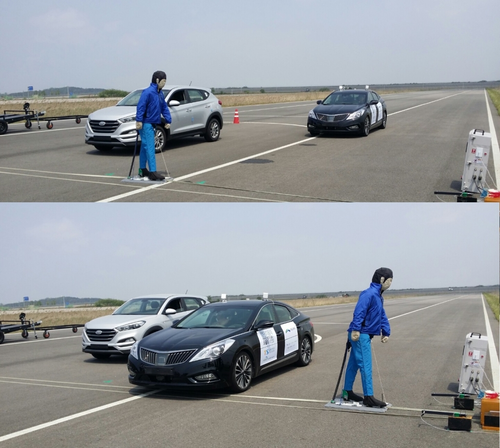 '승용차 자동비상제동장치'가 적용된 시험 차량이 이면 주차된 차량 앞으로 보이지 않던 보행자(더미)가 급하게 무단횡단하자 급격히 속도를 줄이며 사고를 회피했다./사진=박상빈 기자