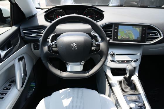 뉴 308 1.6 실내 모습/사진제공=한불모터스