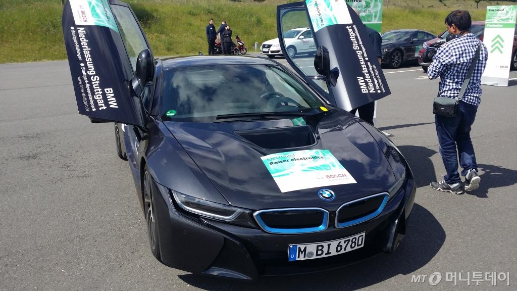 보쉬의 전기차 기술이 들어간 BMW의 플러그인 하이브리드 스포츠카 i8. /사진=복스베르크(독일) 양영권 기자