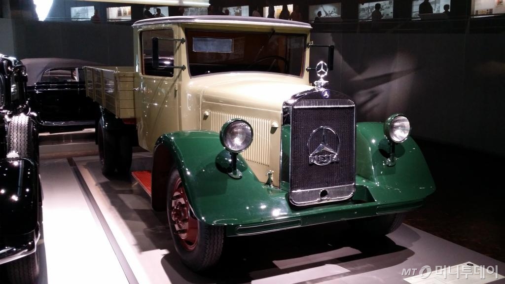 메르세데스-벤츠 박물관에 전시된 레이싱 차들. /사진=양영권 기자