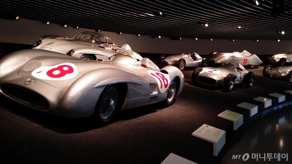 다임러가 1909년 제조한 레이싱 자동차. 200마력에 최고 시속 228km의 성능을 발휘한다. 유럽에서 제조된 자동차 가운데 최초로 시속 200km를 돌파한 차다. /사진=양영권 기자