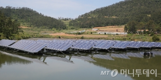 가사도에 설치된 수상 태양광발전기 / 사진제공=한국전력