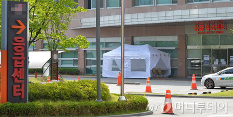 2일 오전 중동호흡기증후군(메르스) 첫 사망자가 발생한 경기도의 한 병원에 긴장감이 흐르고 있다. 사진=뉴스1.