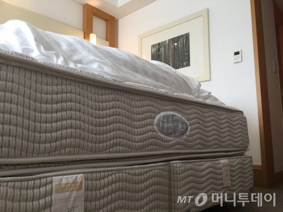 시몬스 매트리스를 사용한 '헤븐리 베드'/사진=이지혜 기자