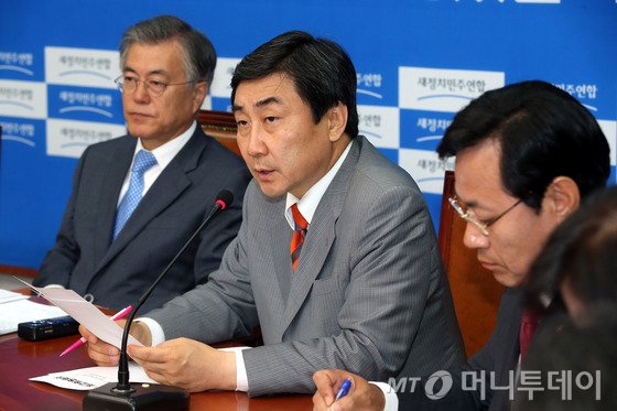 이종걸 새정치민주연합 원내대표가 10일 오전 서울 여의도 국회에서 열린 최고위원회의에서 발언하고 있다.2015.6.10/뉴스1
