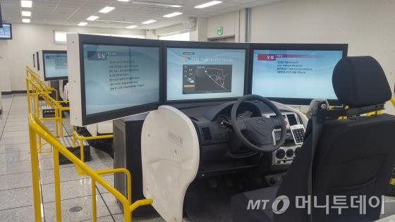 교통안전교육센터에 설치돼 있는 운전 시뮬레이터 /사진=정현수 기자
