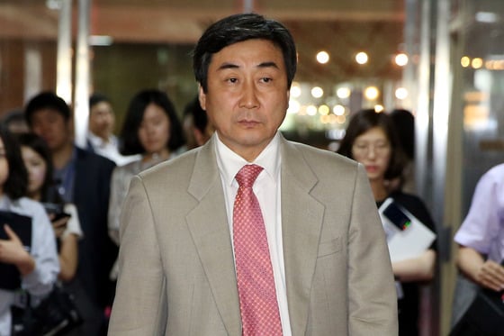 이종걸 새정치민주연합 원내대표가 국회법 개정안 등에 대한 논의를 위해 11일 오전 서울 여의도 국회 의장집무실로 향하고 있다.2015.6.11/사진=뉴스1