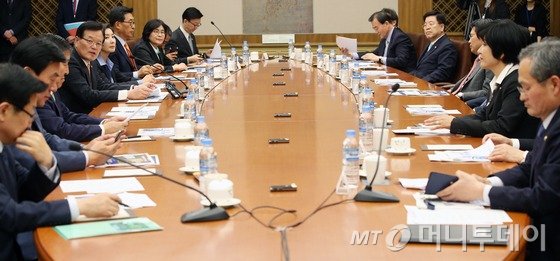 정의화 국회의장이 7일 오후 서울 여의도 국회에서 열린 국회의장 주재 상임위원장 연석회의에서 모두발언을 하고 있다. 2015.4.7/뉴스1  <저작권자 © 뉴스1코리아, 무단전재 및 재배포 금지>