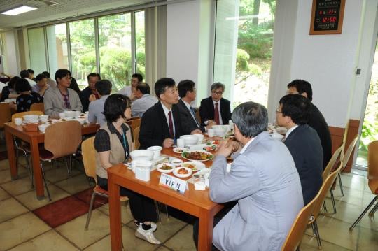 창조런치 3.0의 메인행사인 점심식사가 진행중이다/사진=화학硏