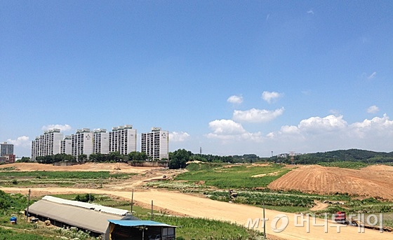 GS건설은 경기 평택 동삭2지구에 지역 내 단일 브랜드로는 최대 규모인 5700여가구의 '자이 더 익스프레스'를 공급한다. 평택 '자이 더 익스프레스'가 들어설 부지. /사진=신현우 기자