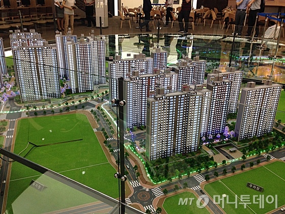 GS건설이 경기 평택 동삭2지구에 짓는 '자이 더 익스프레스' 모형도. /사진=신현우 기자