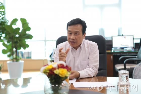 이충재 행복청장이 머니투데이와의 인터뷰에서 행복도시 구상을 설명하고 있다 /사진제공=행복청