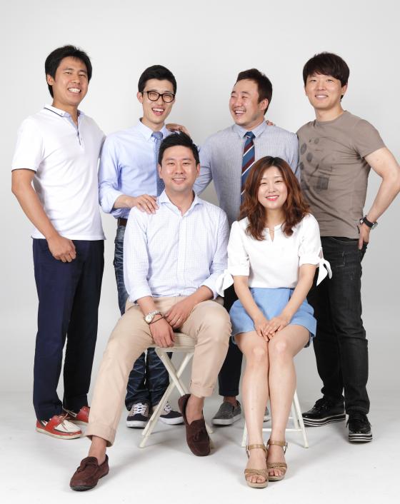 윗줄 왼쪽부터 메디벤처스의 박효원 이사, 이희용 이사, 유성찬 이사, 신철호 이사회의장. 아래줄 왼쪽부터 황진욱 대표이사, 신미화 이사. /사진제공=메디벤처스.