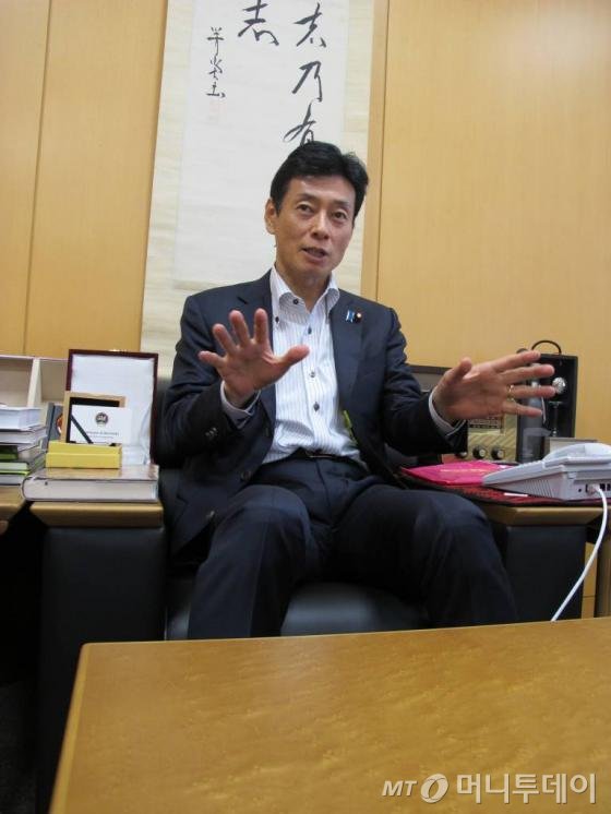 니시무라 야스토시 내각부 부대신 인터뷰.
