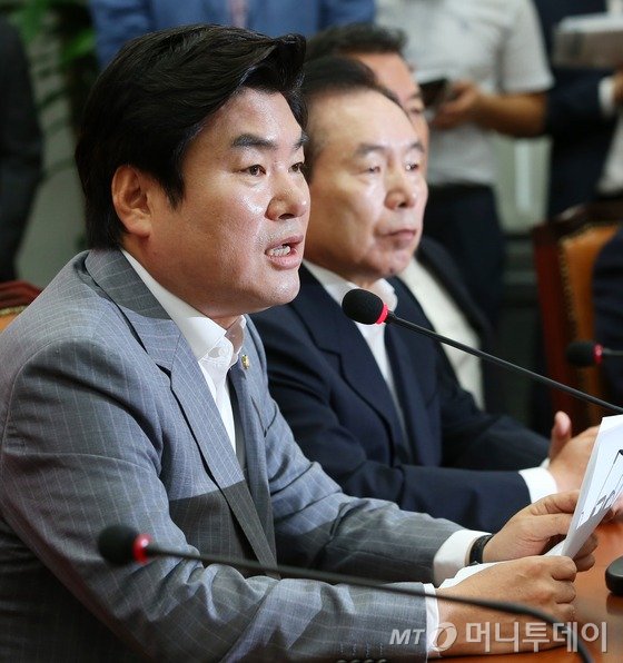 새누리당 원유철 원내대표가 27일 서울 여의도 국회에서 열린 최고위원회의에서 모두발언을 하고 있다. 2015.7.27/뉴스1 <저작권자 © 뉴스1코리아, 무단전재 및 재배포 금지>