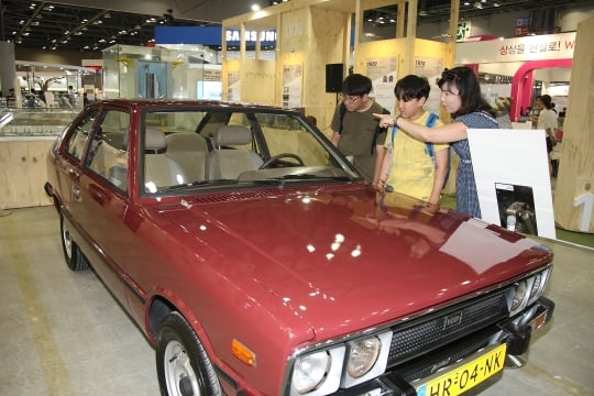 전시된 '포니 자동차'/사진=한국과학창의재단