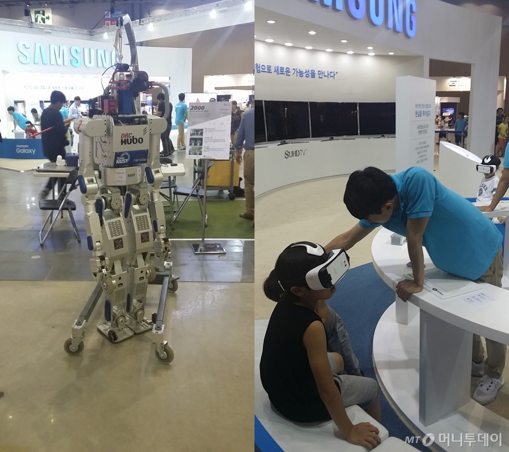 (왼쪽부터)KAIST 로봇 '휴보'와 삼성전자의 가상현실 기기/사진=류준영 기자