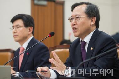 하창우 대한변호사협회 제48대 신임 회장이 지난 2월 23일 오후 서울 강남구 삼성동 그랜드인터컨티넨탈호텔에서 열린 취임식에서 취임사를 하고 있다./ 사진= 뉴스1