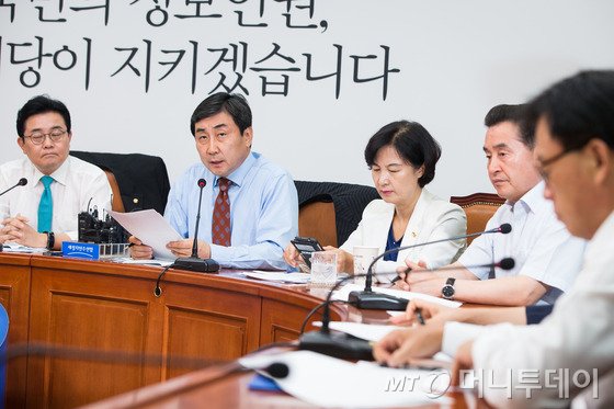 이종걸 새정치민주연합 원내대표가 3일 서울 여의도 국회에서 열린 최고위원회의에서 모두발언을 하고 있다. 2015.8.3/뉴스1