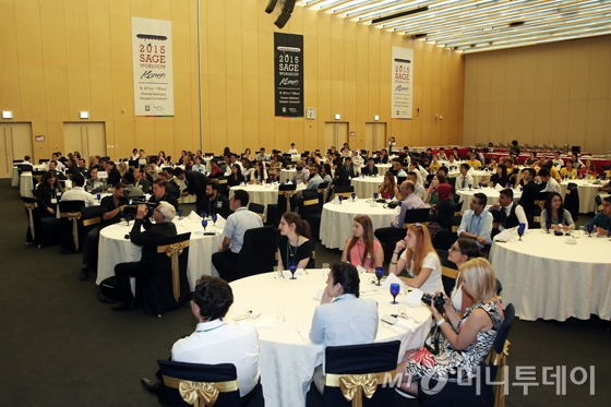 6일 오후 인천광역시 송도 컨벤시아 프리미어볼륨에서 열린 '2015 세이지 월드컵 코리아 (SAGE World Cup Korea) 청소년 글로벌 창업대회 개막식' 참가자들이 박수를 치고 있다./사진=이정호 인턴기자