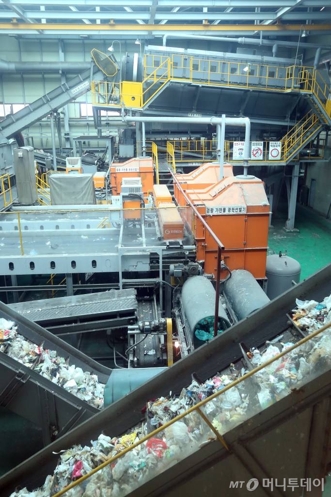 수도권매립지에서 발생되는 메탄가스를 활용해 발전을 하고 있는 50MW급 매립가스 발전소 / 사진제공=SL공사