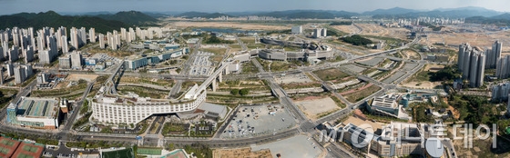 세종특별자치시가 9일 관내 일원을 촬영한 풀HD 무인 항공사진을 공개했다. 정부세종청사의 모습.  (세종특별자치시 제공) 2015.06.09./뉴스1  <저작권자 &copy; 뉴스1코리아, 무단전재 및 재배포 금지>