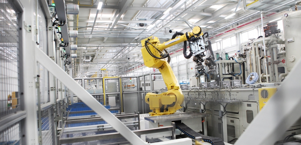 지난 21일 경남 창원시 소재 현대위아 기술지원센터에서 직원이 현대위아의 공작기계를 시현하고 있다./사진제공=현대위아