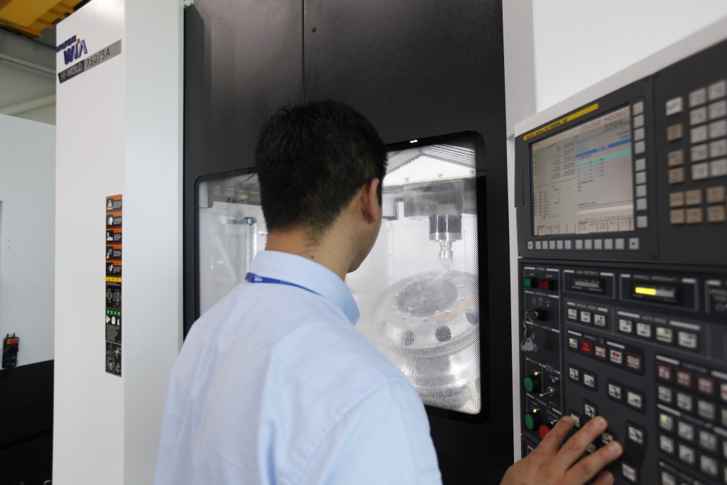 지난 21일 경남 창원시 소재 현대위아 창원3공장에서 자동차 4륜구동의 핵심 부품인 부변속기(가운데)가 만들어지고 있다./사진제공=현대위아