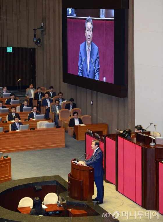 새누리당 김무성 대표가 2일 오전 서울 여의도 국회 본회의장에서 교섭단체대표 연설을 하고 있다. 2015.9.2/뉴스1  <저작권자 © 뉴스1코리아, 무단전재 및 재배포 금지>