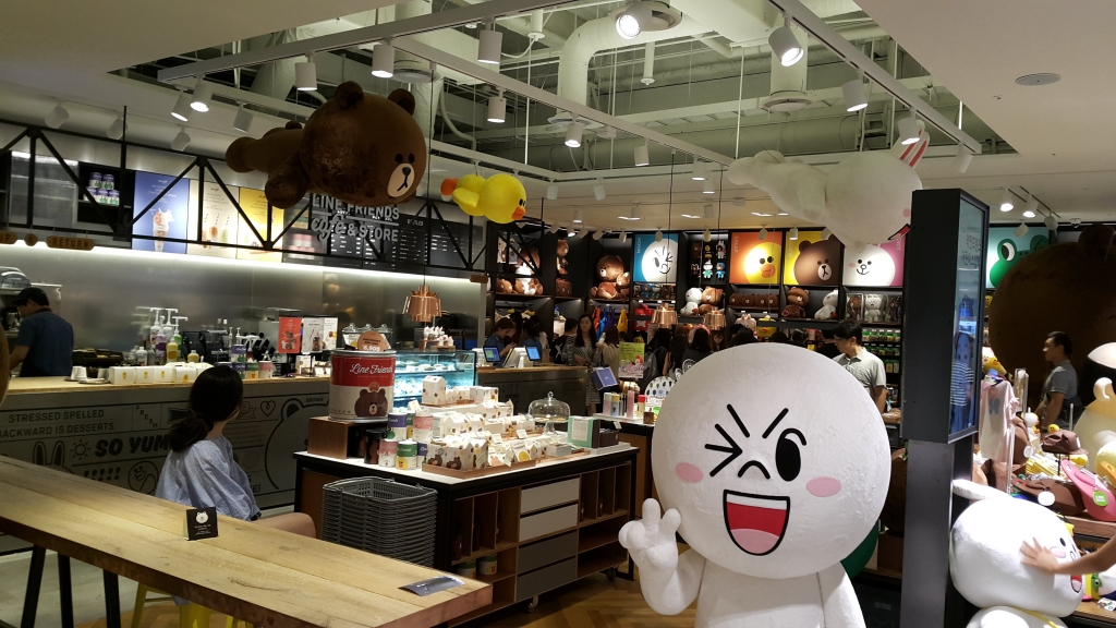 현대백화점 판교점 5층에 위치한 ‘라인프렌즈 카페&숍’ / 사진=이재형