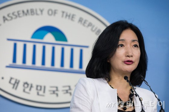문정림 새누리당 원내대변인이 2일 서울 여의도 국회에서 현안관련 브리핑을 하고 있다. 2015.8.2/뉴스1 <저작권자 © 뉴스1코리아, 무단전재 및 재배포 금지>
