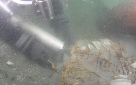 지난 7일 방문한 문화재청 국립해양문화재연구소 수중발굴선 ‘누리안호’에서 잠수사가 촬영한 해저 작업현장의 모습. 누리안호는 충남 태안군 마도 해역에서 지난 4월부터 '마도4호선'의 발굴을 진행 중이다.  /사진제공=국립해양문화재연구소