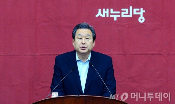 새누리당 김무성 대표가 8일 오후 서울 여의도 국회에서 본회의를 앞두고 열린 의원총회에서 모두발언을 하고 있다. 2015.9.8/뉴스1 <저작권자 © 뉴스1코리아, 무단전재 및 재배포 금지>