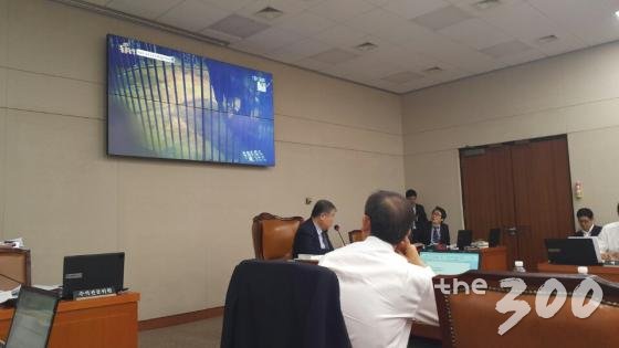이종배 새누리당 의원은 10일 농림축산식품부 국정감사에서 '투견도박사건'이 보도된 SBS '동물농장' 영상을 재생한 뒤 투견도박의 심각성을 지적했다/ 사진=박다해 기자