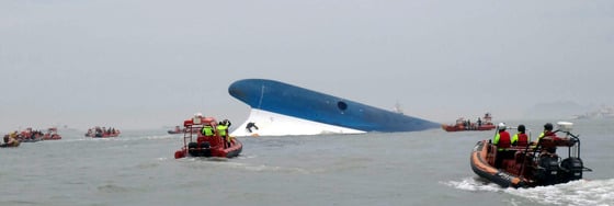 지난해 4월 16일 오전 9시쯤 전남 진도군 관매도 인근 남서방 1.7마일 해상에서 인천에서 출발해 제주로 향하던 6852t급 여객선 세월호가 침몰했다./사진=뉴스1