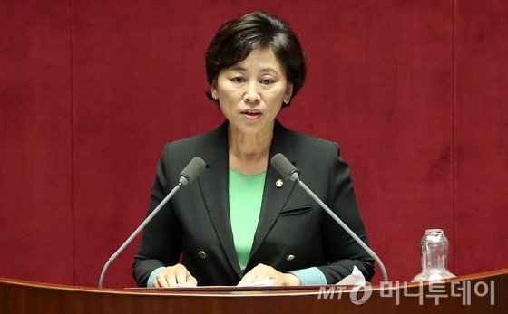 남인순 새정치민주연합 의원이 23일 서울 여의도 국회에서 열린 교육·사회·문화 분야 대정부질문에서 모두발언을 하고 있다. 2015.6.23/뉴스1 <저작권자 © 뉴스1코리아, 무단전재 및 재배포 금지>
