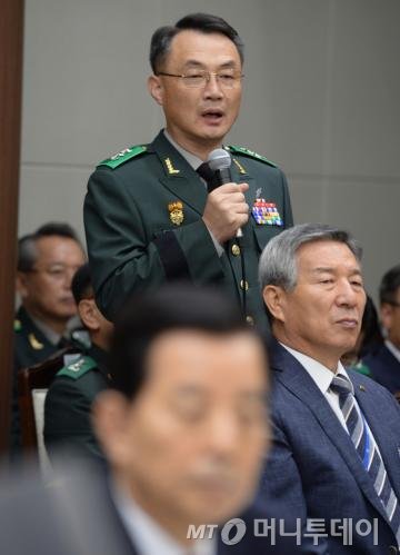 조성직 사이버사령관이 10일 오전 서울 용산구 국방부 청사에서 열린 국회 국방위원회 국방부와 관련 기관에 대한 국정감사에서 의원들의 질의에 답하고 있다. /사진=뉴스1