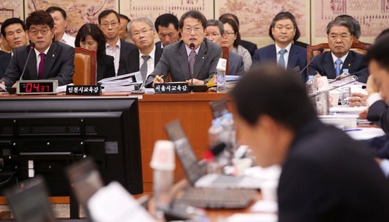 조희연 서울시교육감이 21일 서울 여의도 국회에서 열린 교육문화체육관광위원회의 서울시교육청, 경기도교육청 등에 대한 국정감사에서 의원들의 질의에 답하고 있다./사진=뉴스1제공